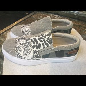 Patterned canvas loafers